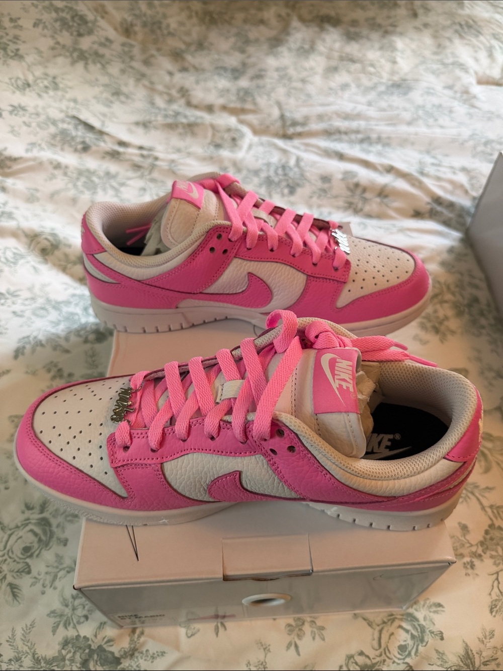 Nike Pink and White Low-Top Sneakers with Metal Logo - Picture 5 of 8